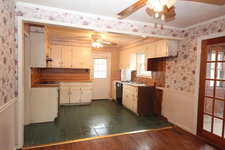 176 Cherokee Xing, Calhoun, TN 37309