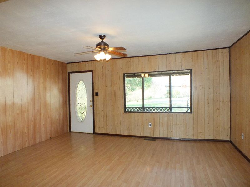176 Circle Ln, Harriman, TN 37748