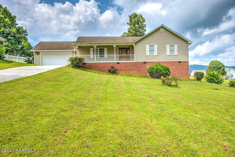 176 Far View Cir, Jacksboro, TN 37757