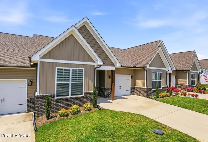 176 Gray Wolf Way, Lenoir City, TN 37771