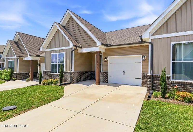 176 Gray Wolf Way, Lenoir City, TN 37771
