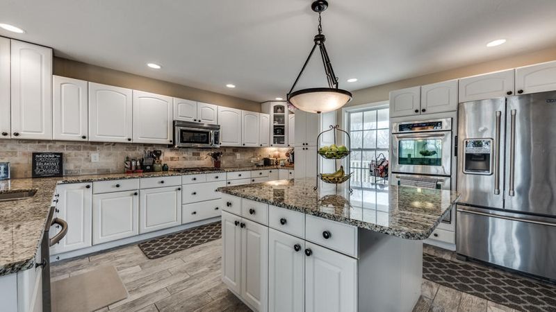 176 Honeysuckle Rd, Harriman, TN 37748