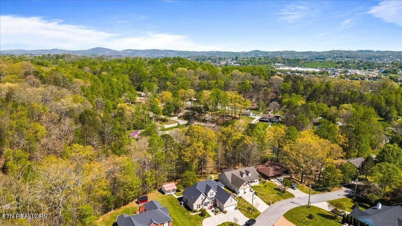 176 Mineral Springs Ln, Jacksboro, TN 37757