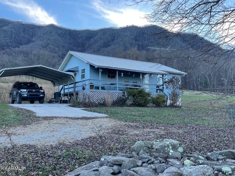 176 Mountain Breeze Dr, Townsend, TN 37882