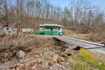 176 Pearly Ward Ln, Caryville, TN 37714