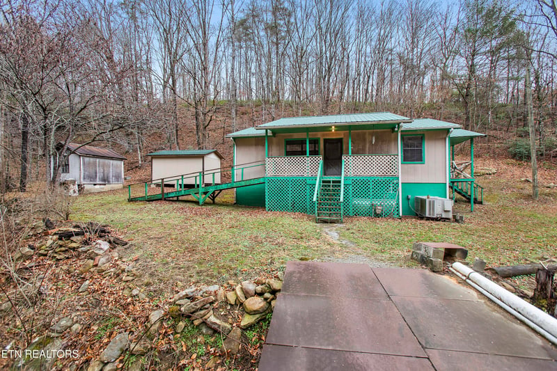 176 Pearly Ward Ln, Caryville, TN 37714