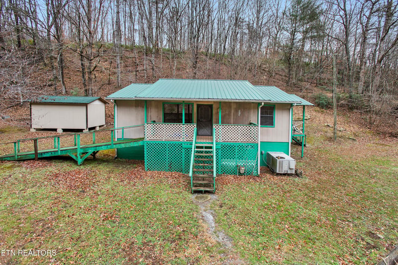 176 Pearly Ward Ln, Caryville, TN 37714