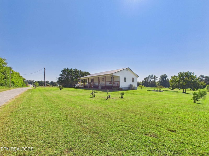 176 Pleasant Dr, Madisonville, TN 37354