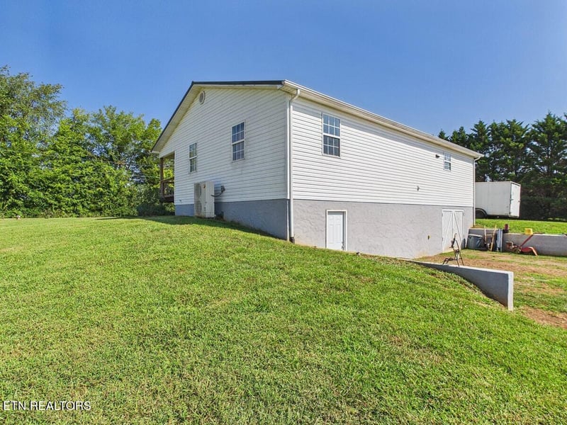 176 Pleasant Dr, Madisonville, TN 37354