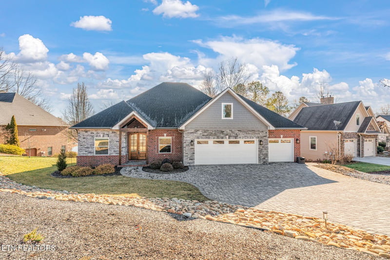 176 S Kanutsu Ln, Loudon, TN 37774