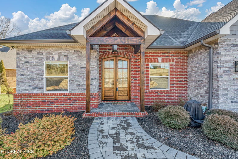 176 S Kanutsu Ln, Loudon, TN 37774