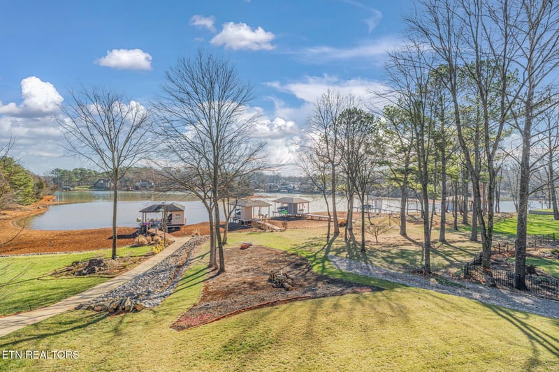 176 S Kanutsu Ln, Loudon, TN 37774