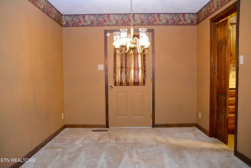 176 S Purdue Ave, Oak Ridge, TN 37830