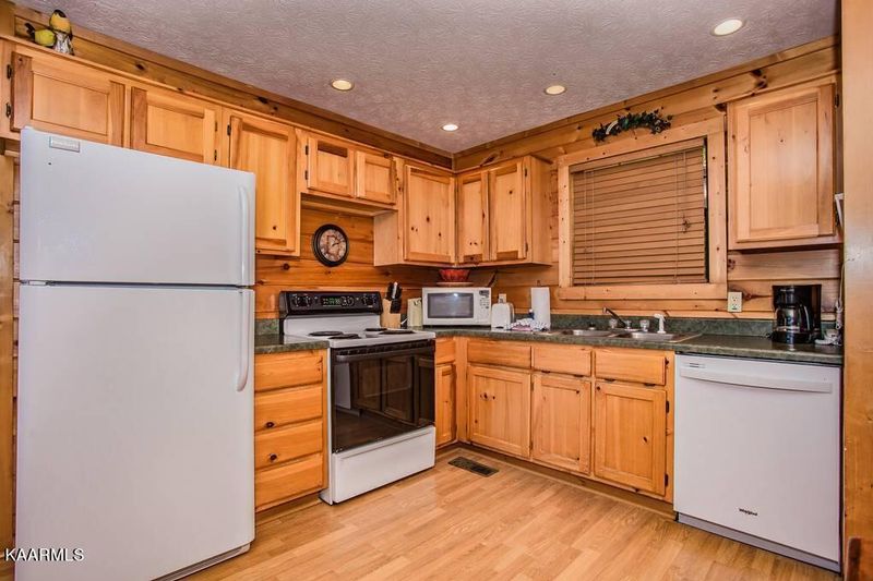 1761 Oakridge View Ln, Sevierville, TN 37876