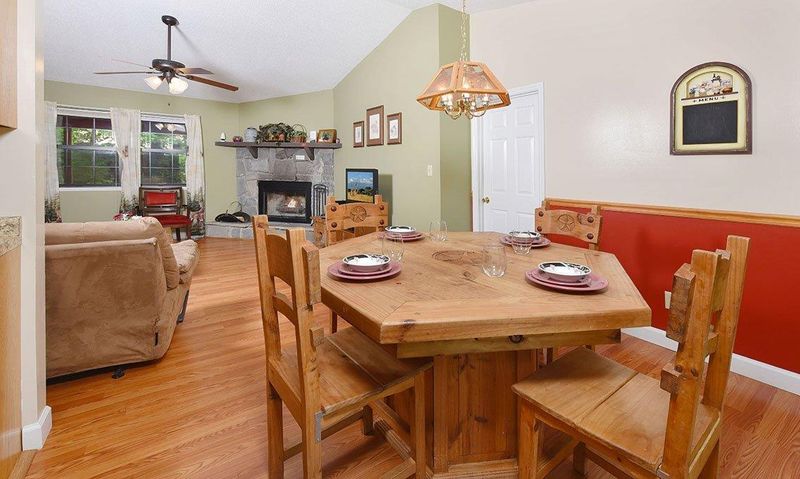 1761 Walker Trl, Sevierville, TN 37876