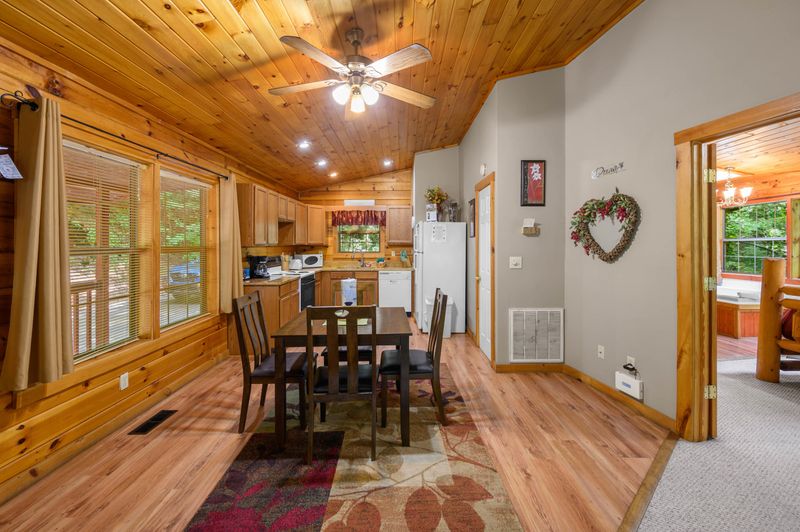 1762 Oakridge View Ln, Sevierville, TN 37876