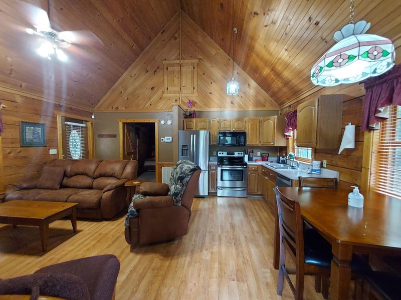 1763 Ridgecrest Dr, Sevierville, TN 37876