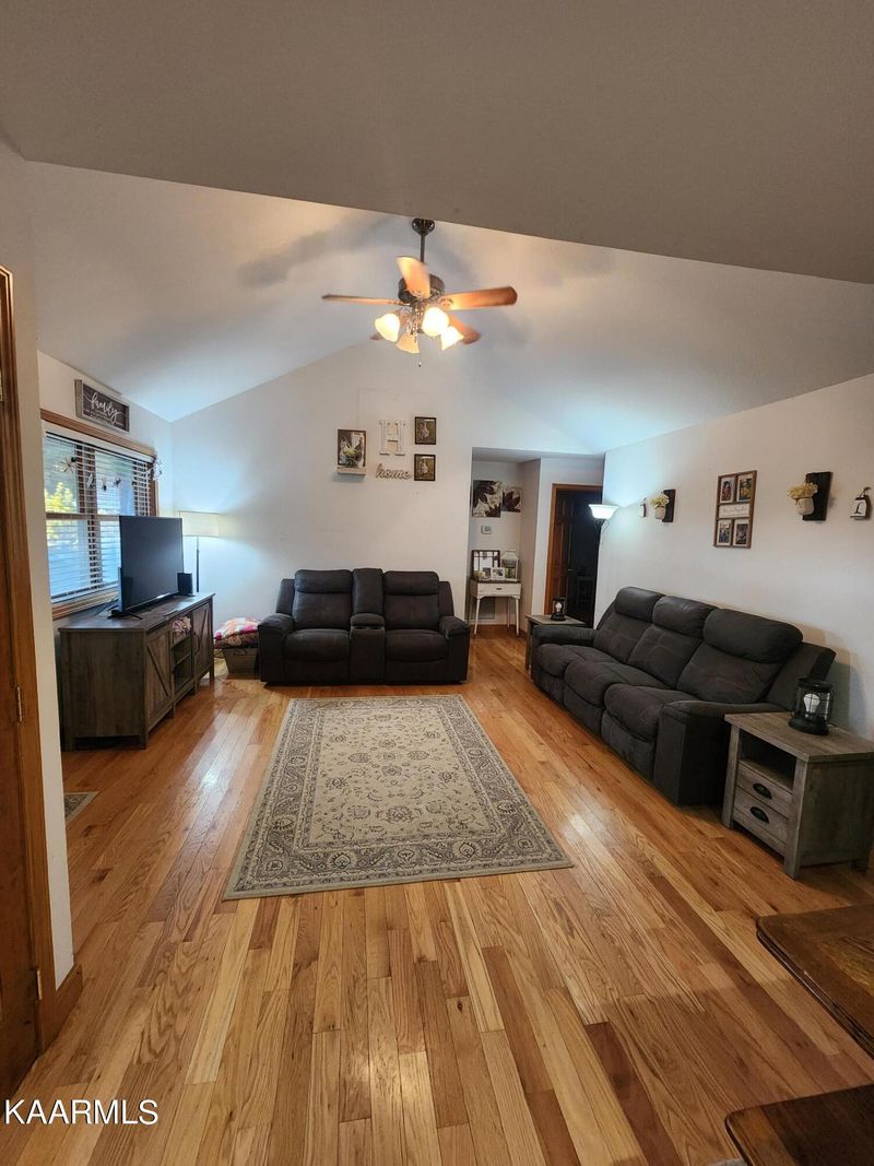 1767 Leffle Webb Rd, Crossville, TN 38572