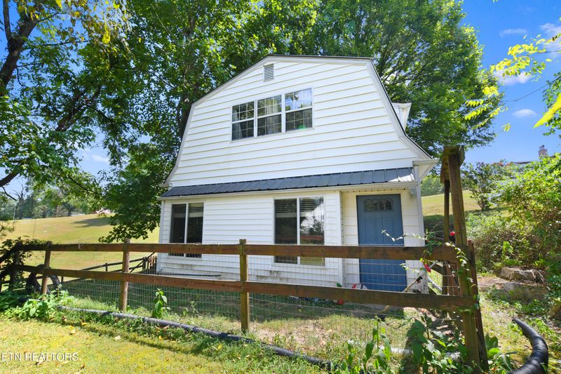 177 E Crestview Dr, Lafollette, TN 37766