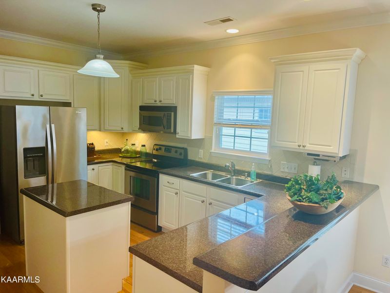 177 Liberty Ct, Oak Ridge, TN 37830