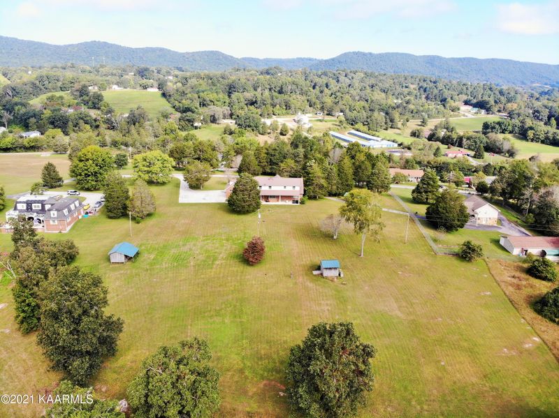 177 Red Cedar Rd, Lafollette, TN 37766
