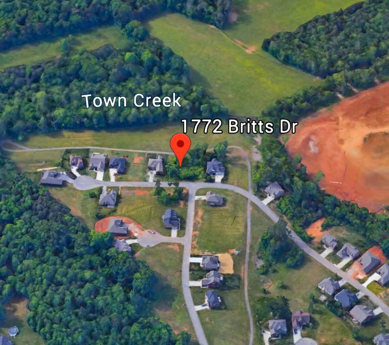 1772 Britts Dr, Lenoir City, TN 37772