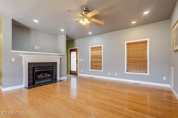 1774 Derby Downs Dr, Friendsville, TN 37737