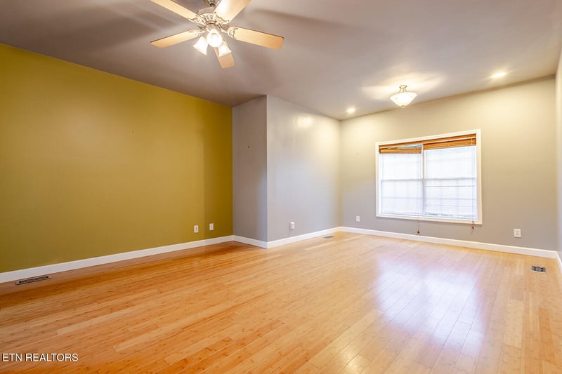 1774 Derby Downs Dr, Friendsville, TN 37737