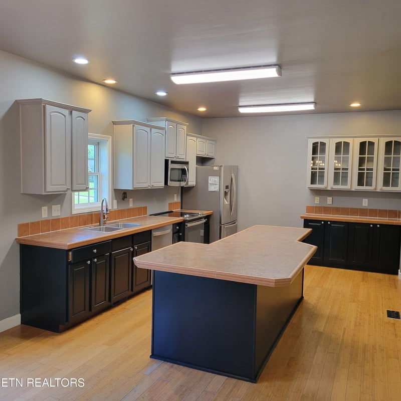 1774 Derby Downs Dr, Friendsville, TN 37737