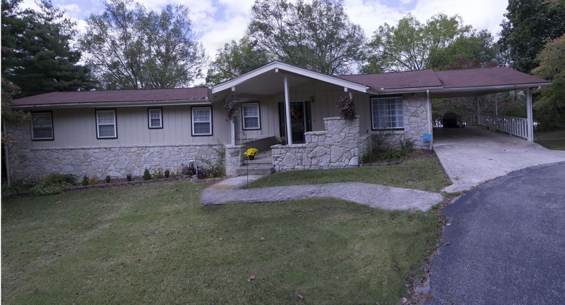 178 Cherry Ln, Jacksboro, TN 37757