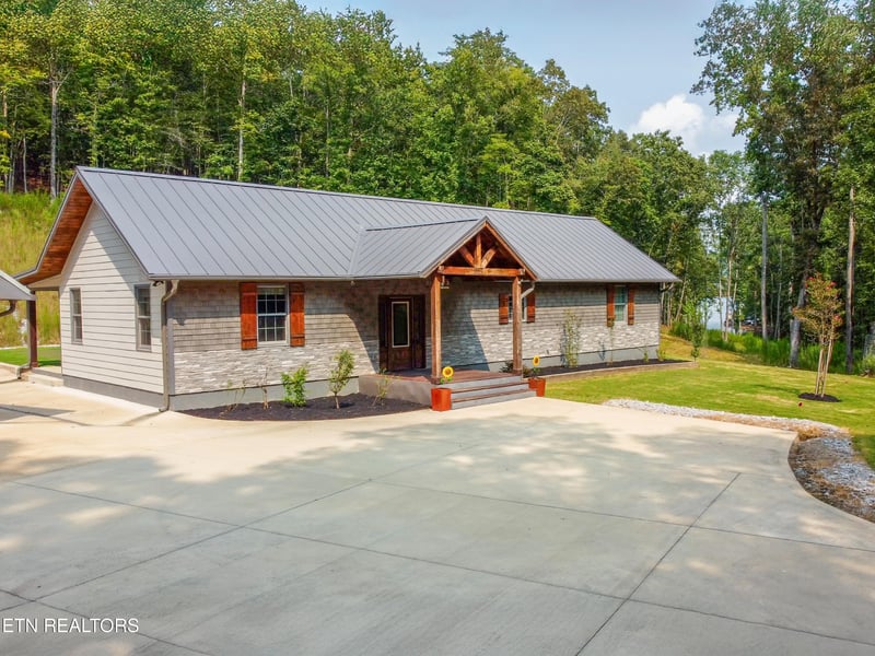 178 Emerald Pointe Cir, Rockwood, TN 37854