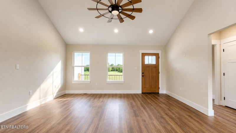 178 Hemlock Springs Dr, Helenwood, TN 37755