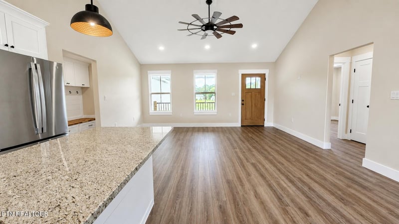 178 Hemlock Springs Dr, Helenwood, TN 37755
