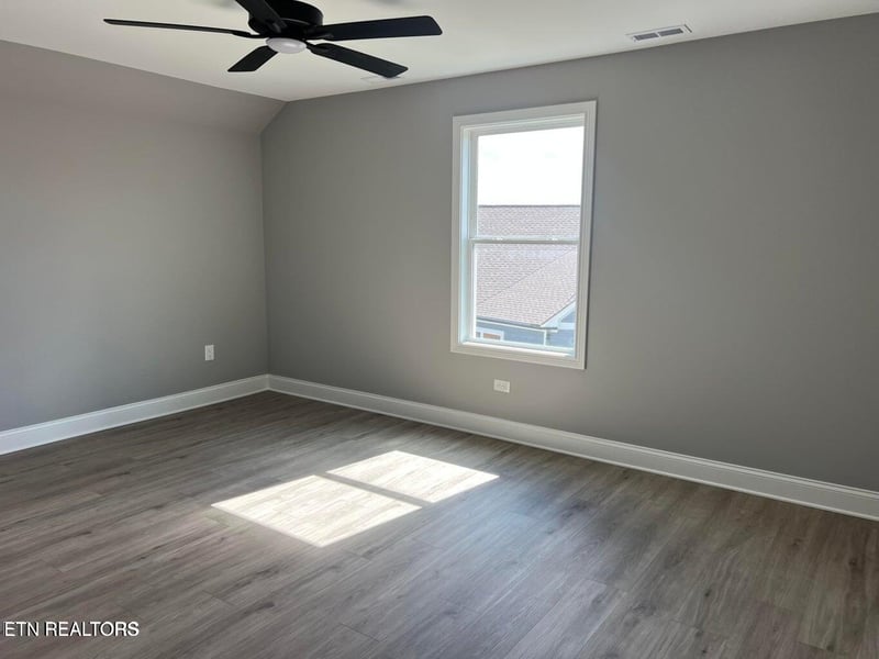 178 River Birch Dr, Lenoir City, TN 37771