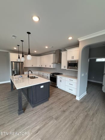 178 River Birch Dr, Lenoir City, TN 37771