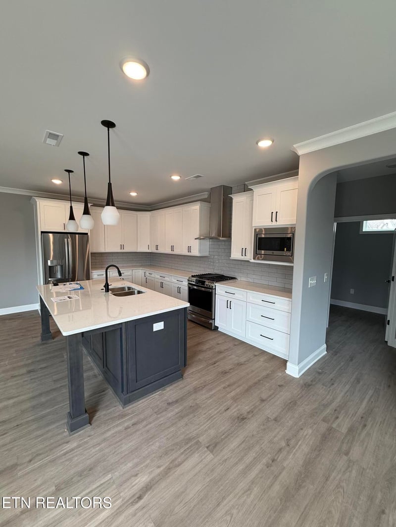 178 River Birch Dr, Lenoir City, TN 37771