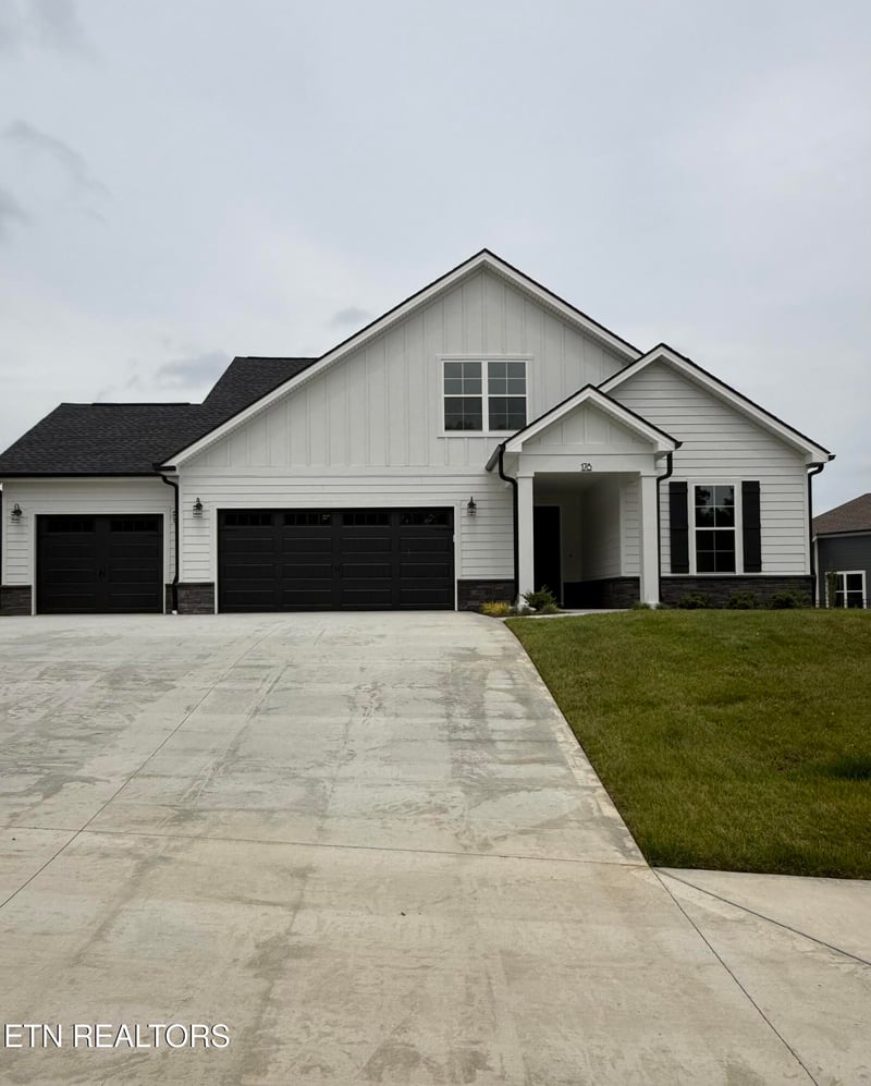 178 River Birch Dr, Lenoir City, TN 37771