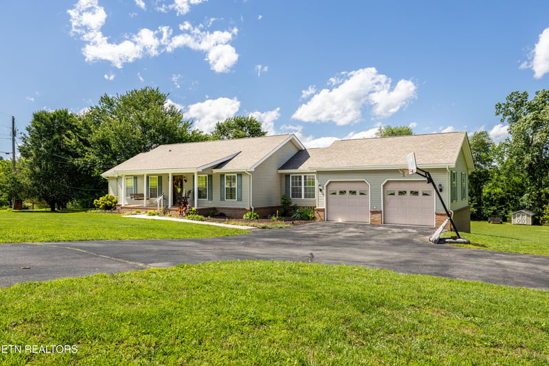 178 Scenic Hill Ln, Lenoir City, TN 37771