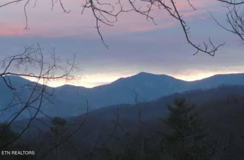 1781 Mountain Shadows Way, Gatlinburg, TN 37738