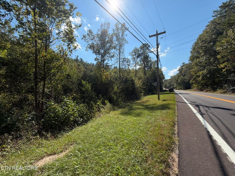 1783 Airport Rd, Oakdale, TN 37829