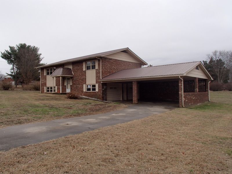 1783 Fairfax Cir, Morristown, TN 37814