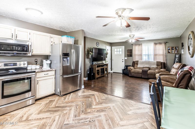 179 Mccarty Rd, Lafollette, TN 37766
