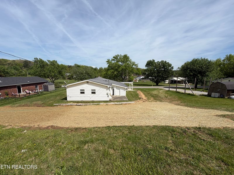 179 Troxel Dr, Oneida, TN 37841