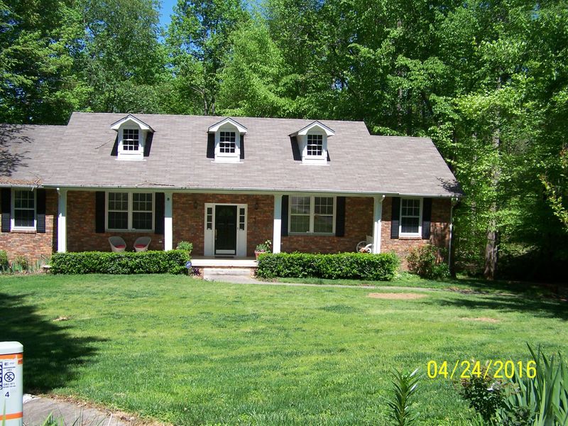 18 Brewster Ln, Oak Ridge, TN 37830