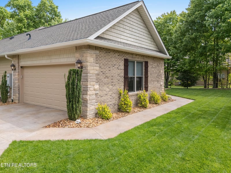 18 Cedar Ridge Cir, Crossville, TN 38558