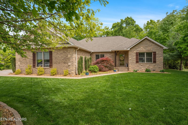 18 Cedar Ridge Cir, Crossville, TN 38558