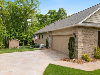 18 Cedar Ridge Cir, Crossville, TN 38558