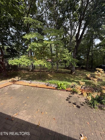 18 Lake Forest Ln, Crossville, TN 38558