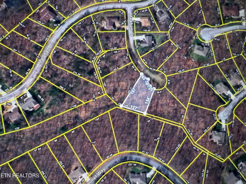 18 Markham Ct, Crossville, TN 38558
