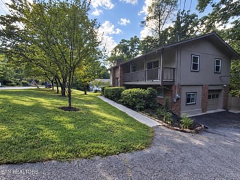 18 Moore Ln, Oak Ridge, TN 37830